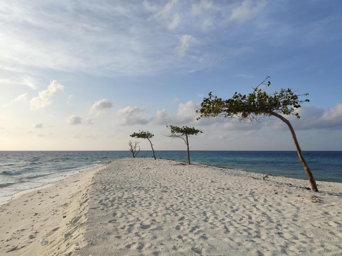 Ukulhas Villa Beach Hotel Ukulhas Island Exterior photo