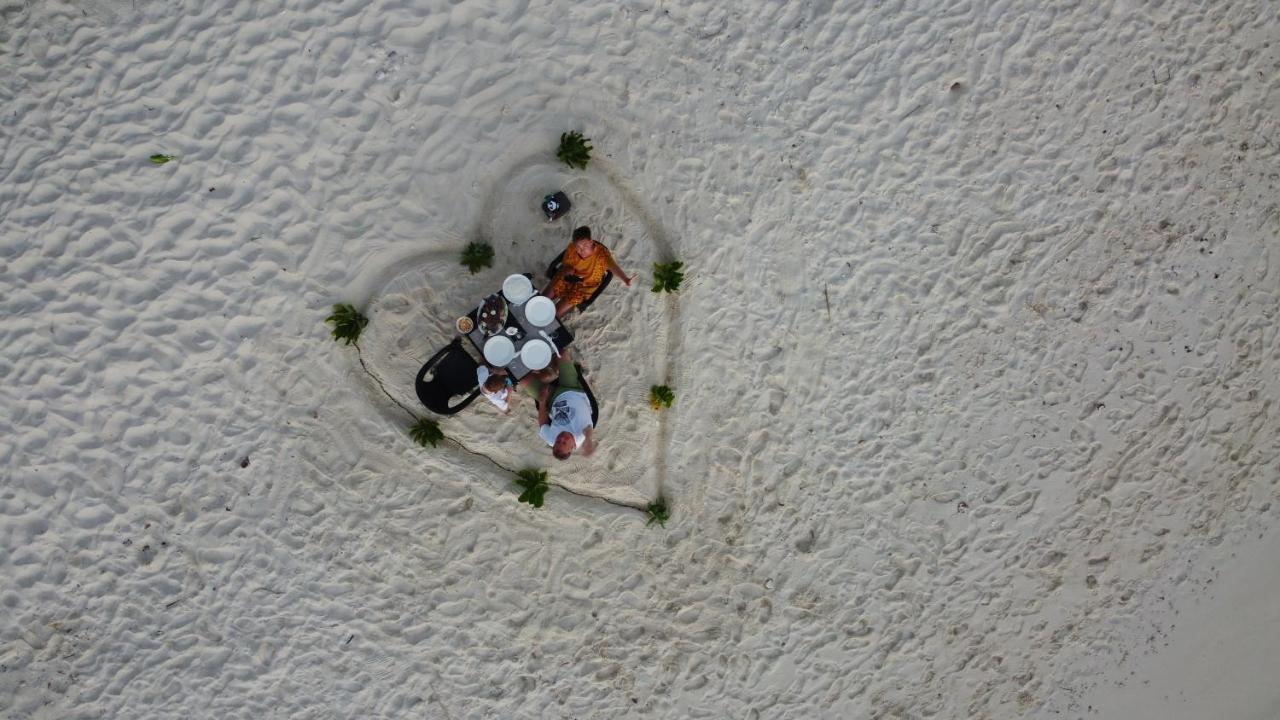 Ukulhas Villa Beach Hotel Ukulhas Island Exterior photo