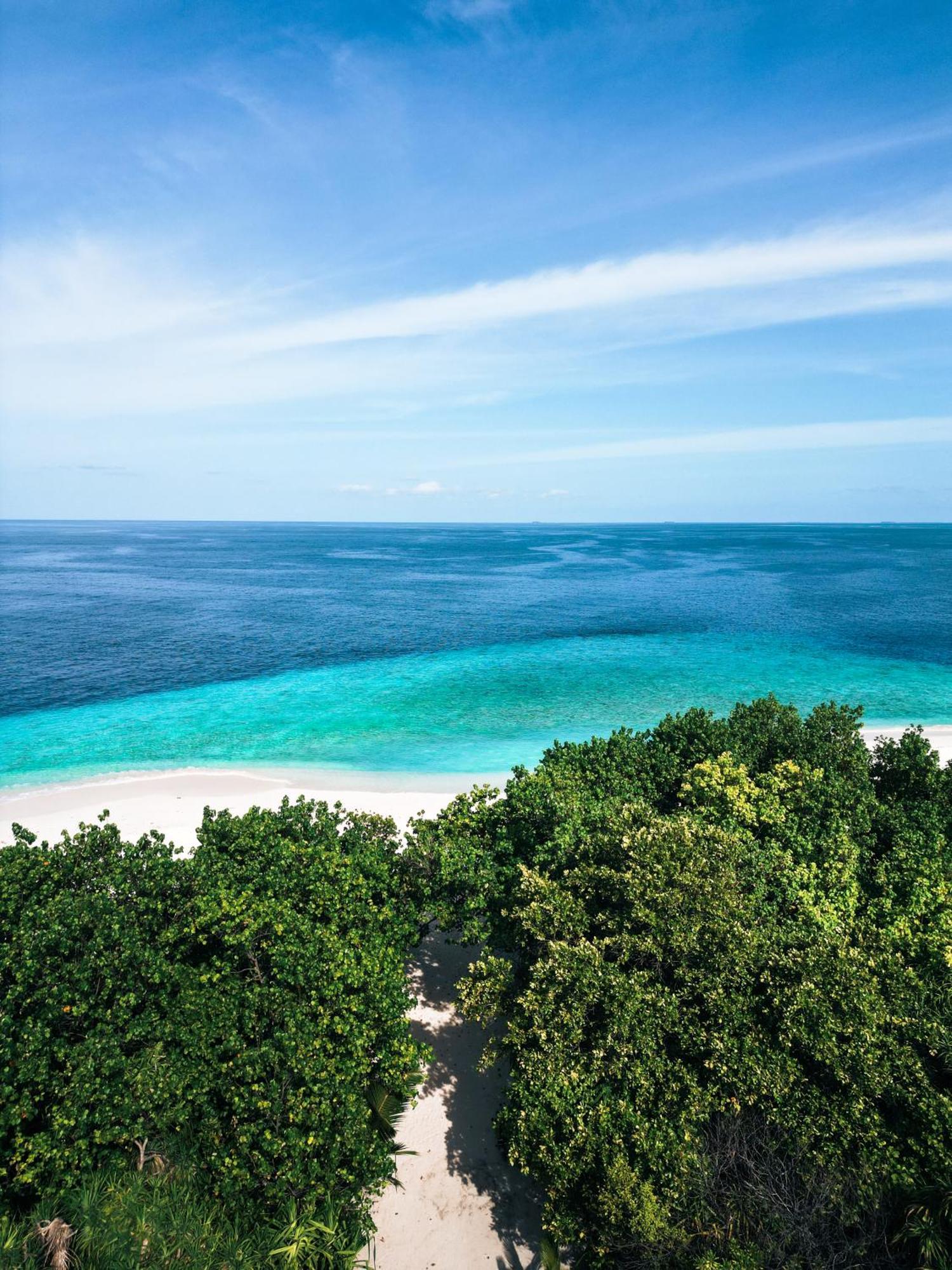 Ukulhas Villa Beach Hotel Ukulhas Island Exterior photo